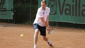 Bild von Christian Seidl beim Tennis spielen